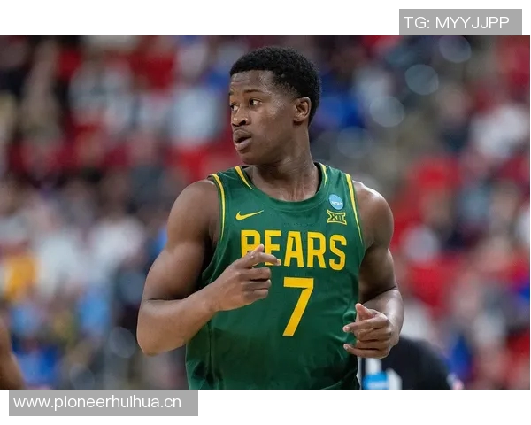 埃奇库姆首秀表现惊艳砍下34分与名宿齐名赢得队友认可